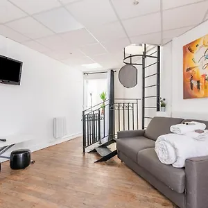  Apartment Triplex Magenta Quest France